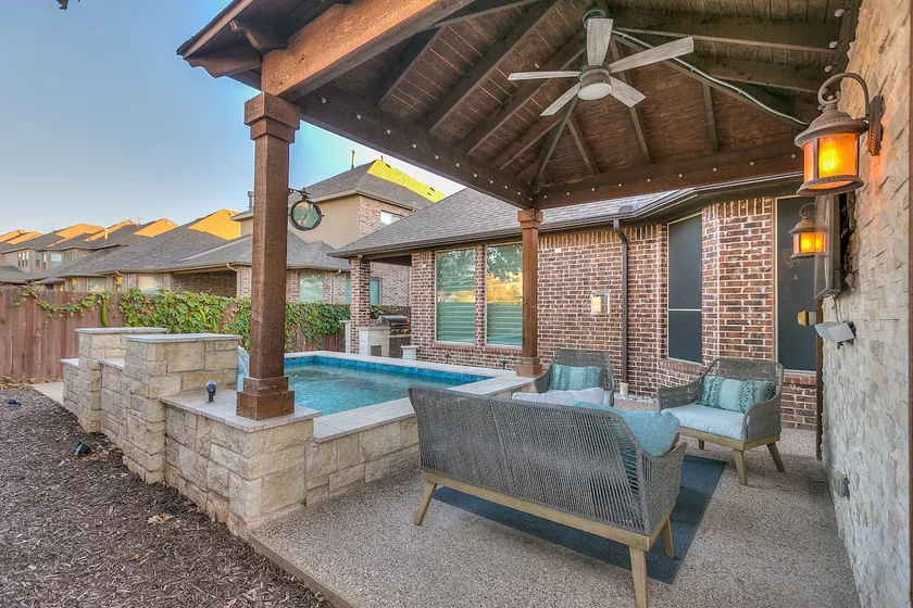 4 BR/2.5 BA - 5 Min to DFW - Image 1