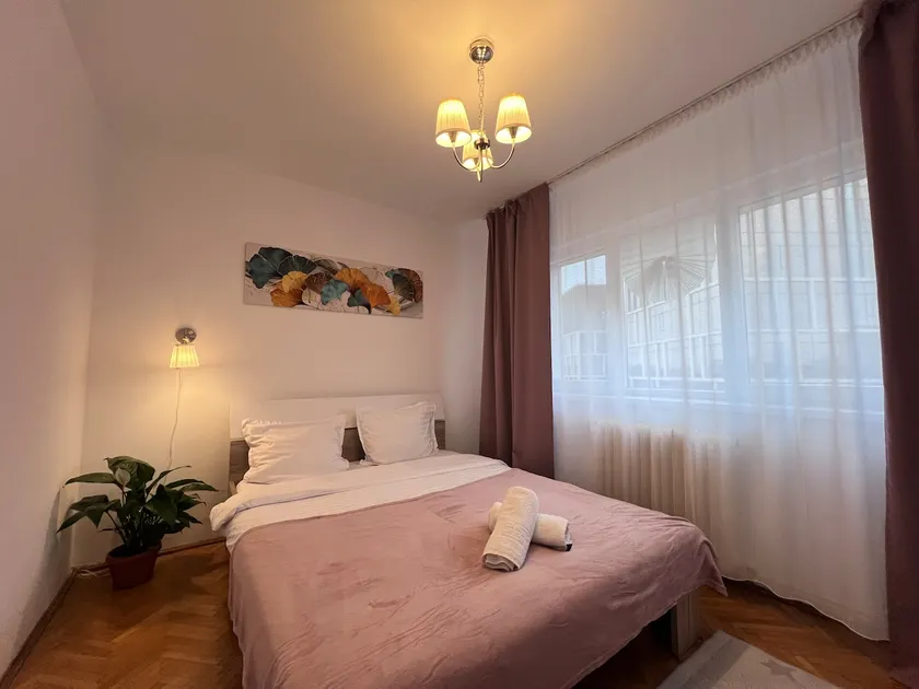 Central Palace View Apartment - Image 1