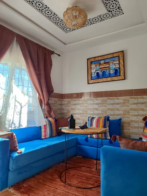 Small, cozy studio, a short walk from the bus station - Image 1
