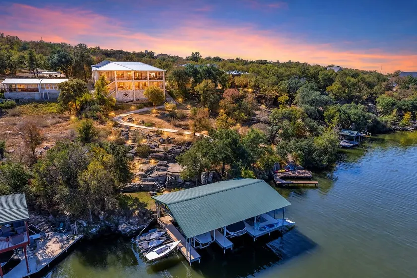 Lake Marble Falls on The Rocks and Concierge Service - Image 1