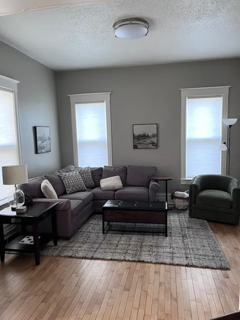 The Hudson Carriage Townhouse - Image 1