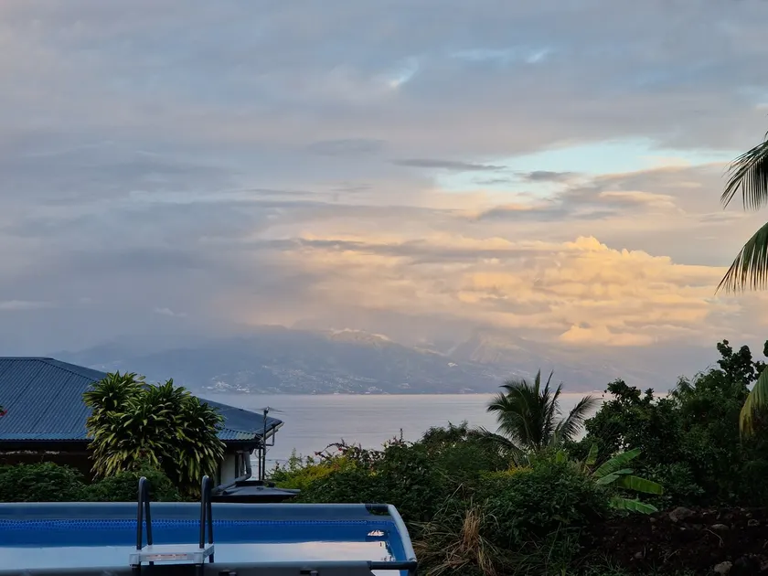 Moorea equipped studio with pool, sea and mountain view - Image 1