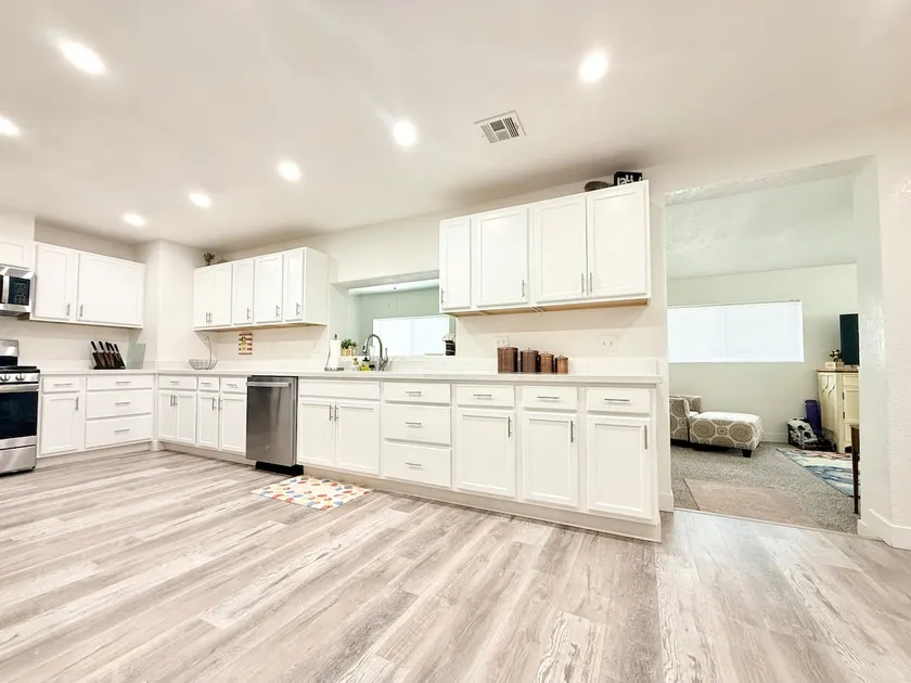 Large Clean Arizona Citrus Home - Image 1
