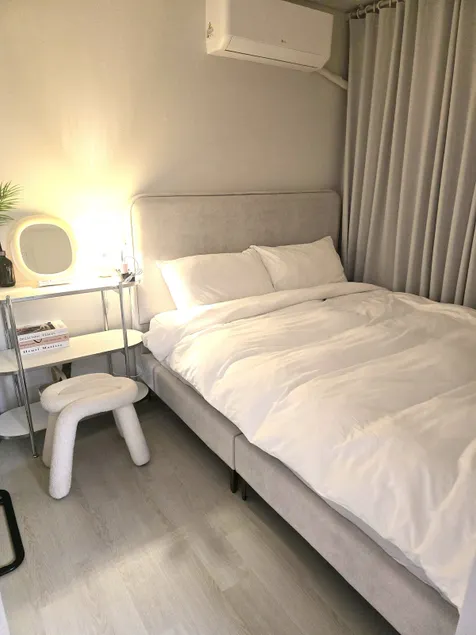 Hwangnidan-gil 7 minutes/3 bedrooms/4 queen-size beds/Netflix/4 air conditioners/Kuljam bed/Gyeongju World/Air Lapp/8 people/free parking/1st floor - Image 1