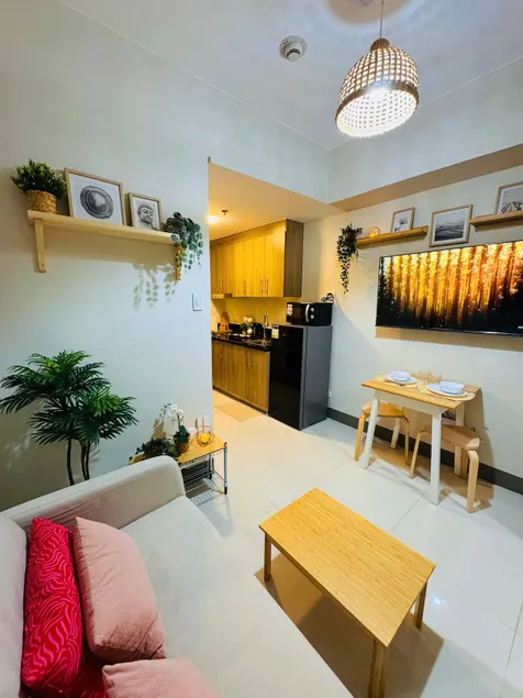 Newly-furnished 1BR with Balcony near MRT Mandaluyong - Image 1