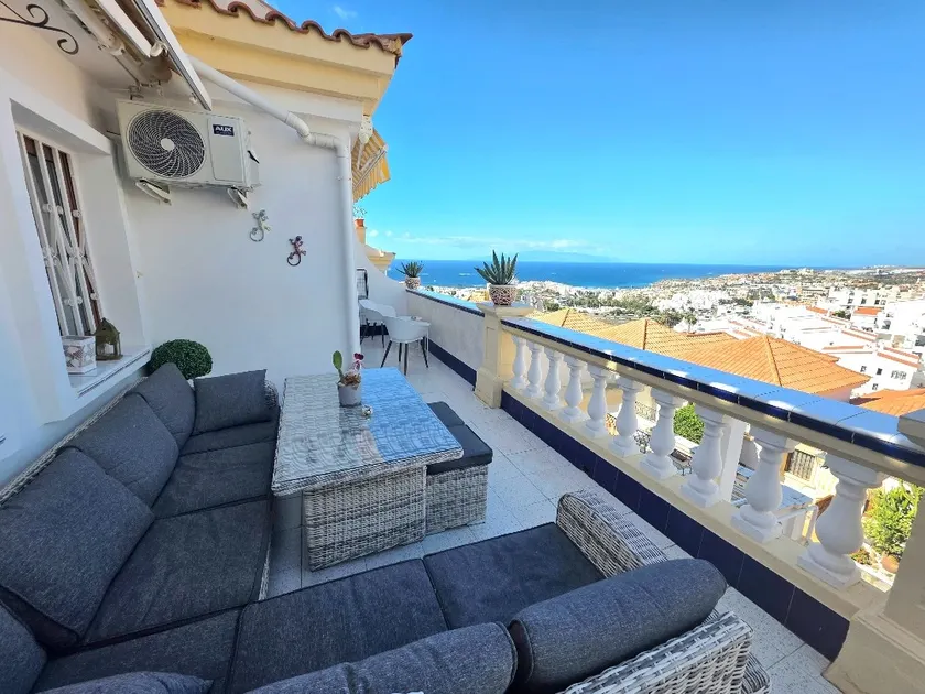 Ocean view apartment with pools - Image 1