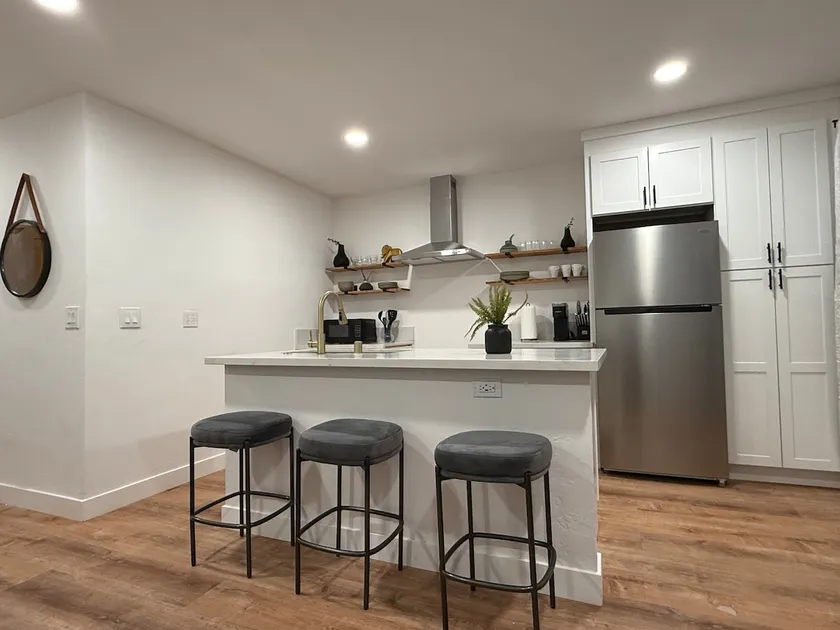 Modern Home Mins To All SD Attractions - Image 1