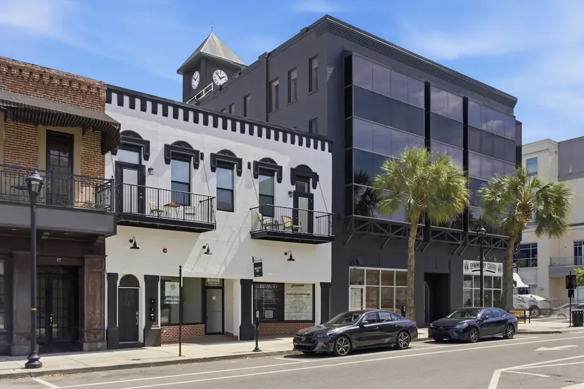 Apartment in Downtown Square | Mins to WEC | 2BR| - Image 1