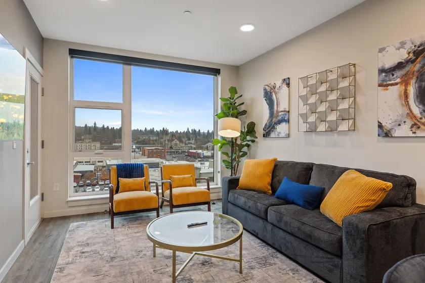 Modern Luxury Living with a View and Gym - Image 1