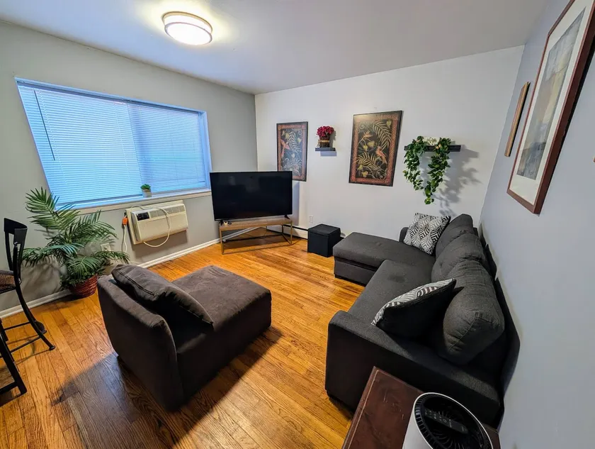 Bright 1 BR in Amazing Location - Image 1
