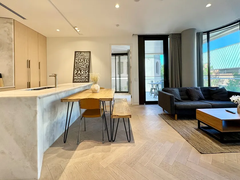 Walk to Opera House! 2Bed APT | Prime Location - Image 1