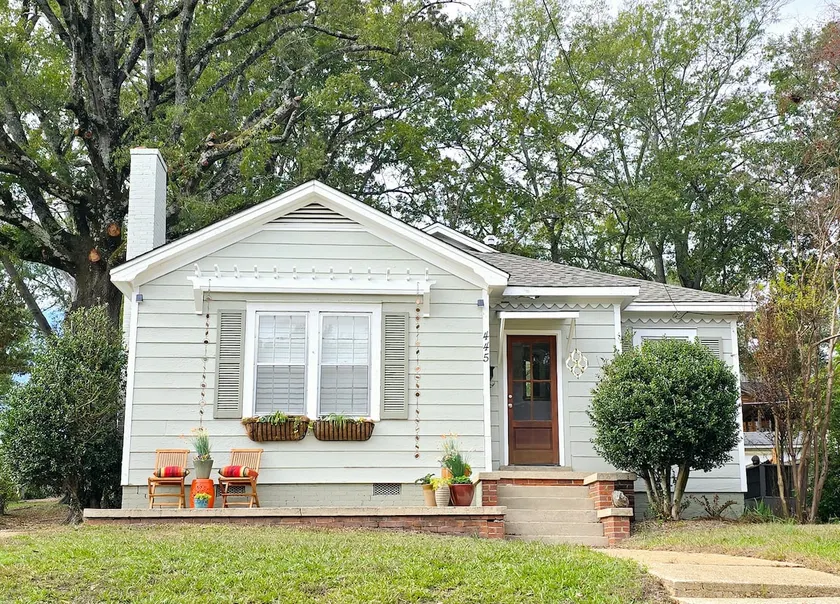 Hollywood Bungalow - Image 1