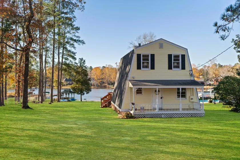 Lake Cottage in Chapin Private Dock - Image 1