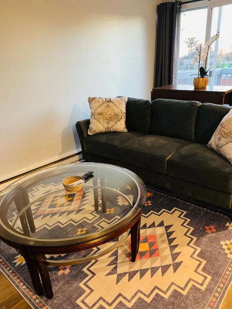 New Cozy Quiet Apt near Airport - Free Parking Lot - Image 1