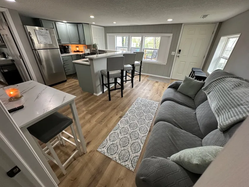 Sylvan Lakeside Retreat - Now Decorated for Xmas! - Image 1