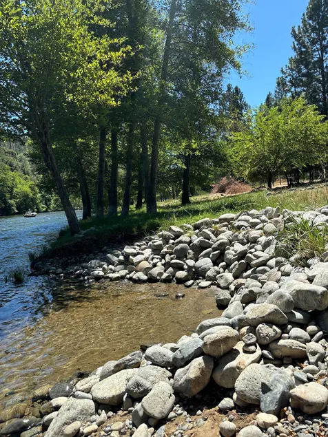 Riverside Retreat! - Image 1