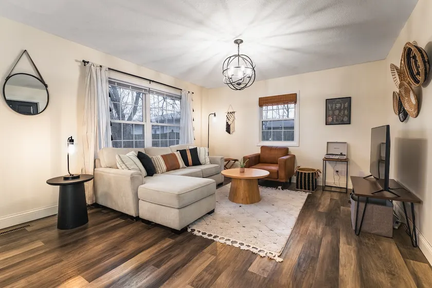The Modern Magnolia: Cozy Farm Setting - Image 1