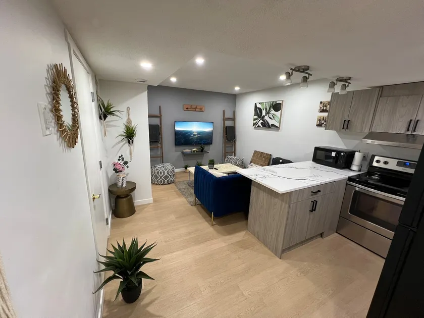 Cozy 2-Bedroom Legal Private Basement near YYC - Image 1