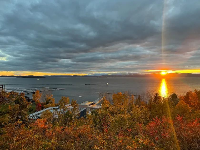 Amazing view & walk to downtown - Image 1