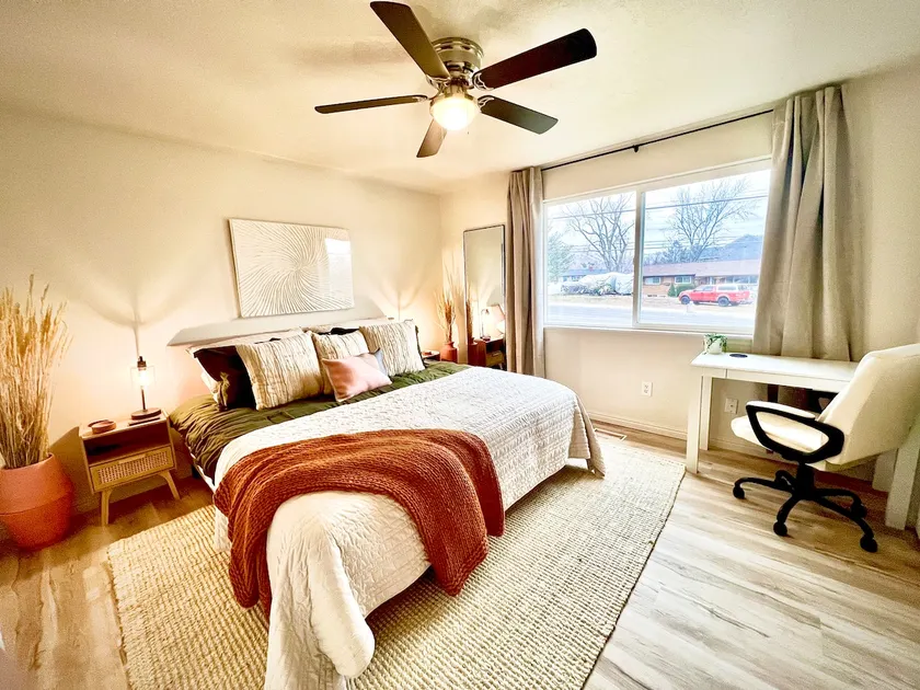 Luxe 5BR Oasis-5 Kings-Hot Tub -Fire Pit-Ski-Hike - Image 1