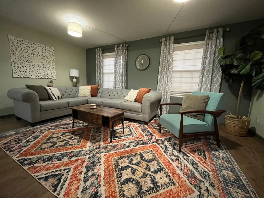Boho Blast: Hip decor, 2 Living Spaces, Quiet - Image 1