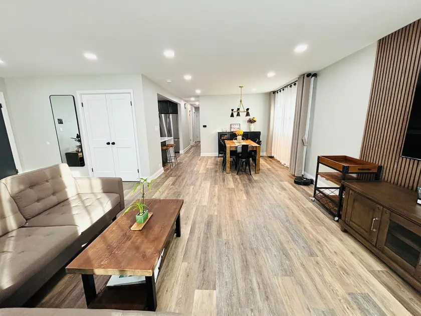 DT Oak Park Luxe|3BR 2BA+Yard|15 min to Chicago - Image 1