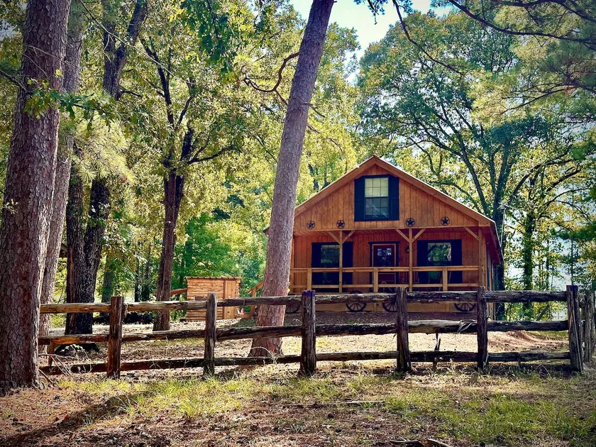Fox Den at Rayburn - Image 1