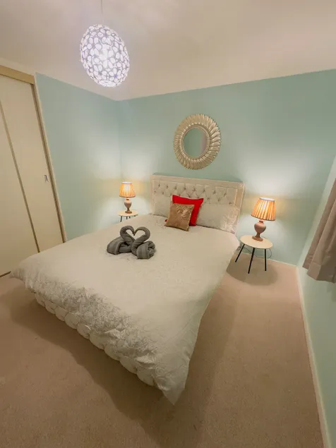 Modern & Cosy 3 Bedroom Inverkeithing home- Ideal for Edinburgh Dunfermline & St Andrews with Free Parking - Image 1