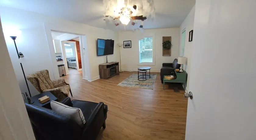 Rustic Retreat - Image 1