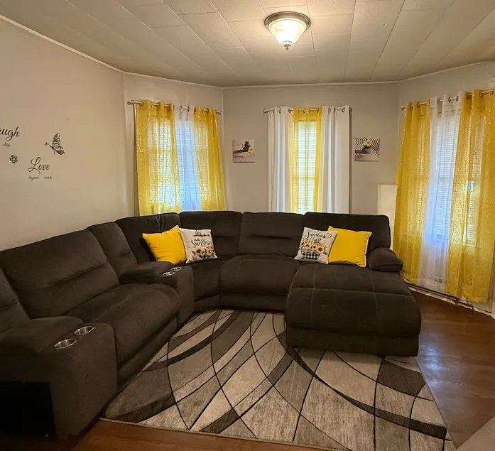 Entire Private 2BR Apartment • 8 Mins from EWR - Image 1