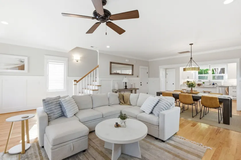 Modern 3BR Home with Patio & BBQ, Near Riverwalk - Image 1