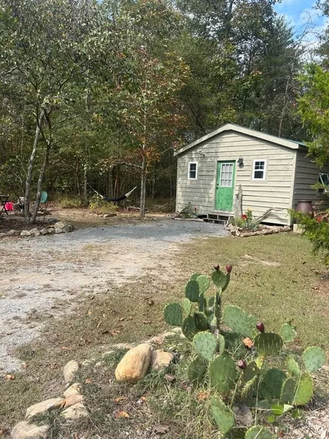 Cozy Wooded Guesthouse - Image 1