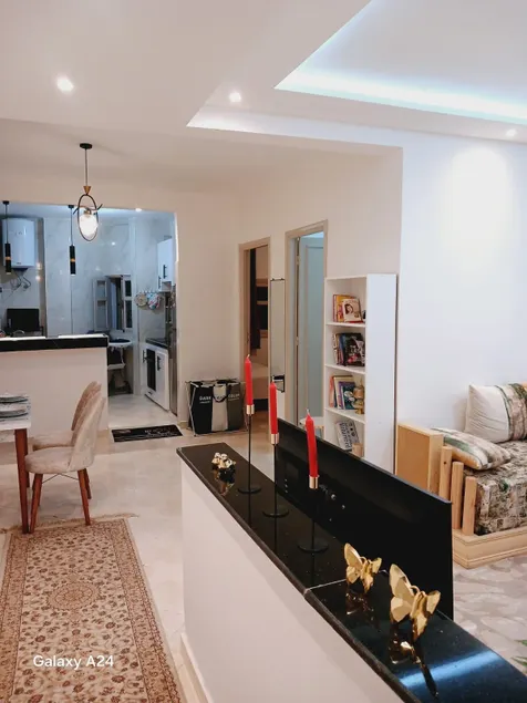 spacious and clean. palm grove. - Image 1