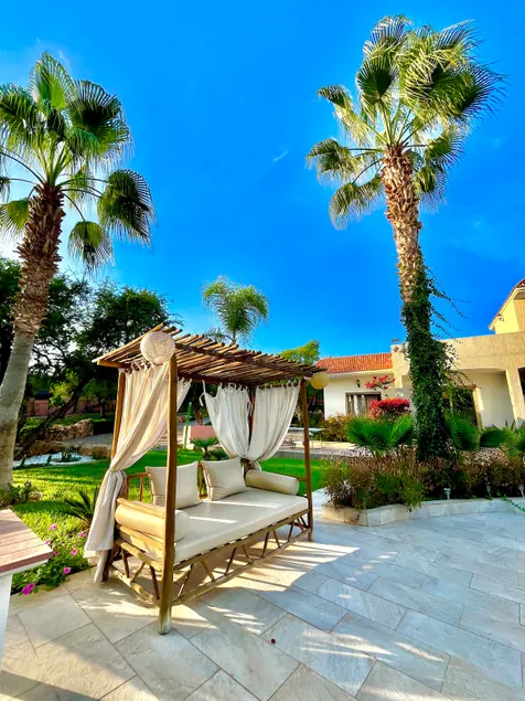 Villa blanche piscine chauffée - Image 1