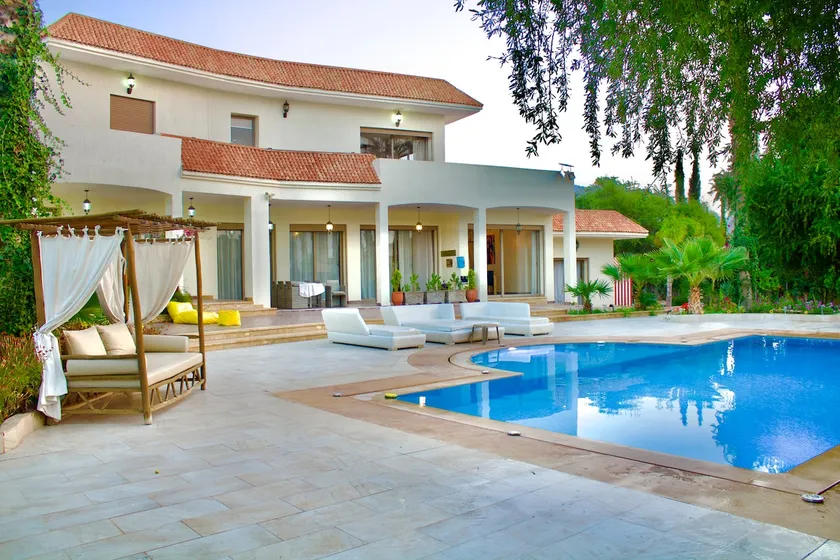 Villa blanche piscine chauffée - Image 1