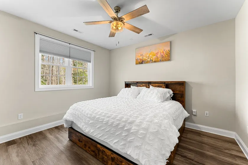 Comfortable 1-Bedroom Apartment - Image 1