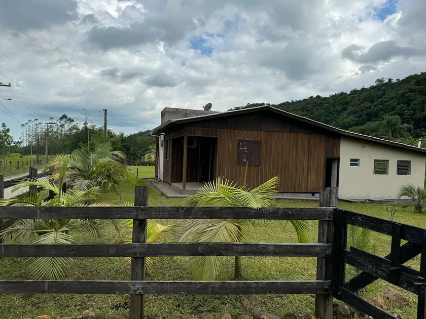 Country House with River in the courtyard near the Waterfall. - Image 1