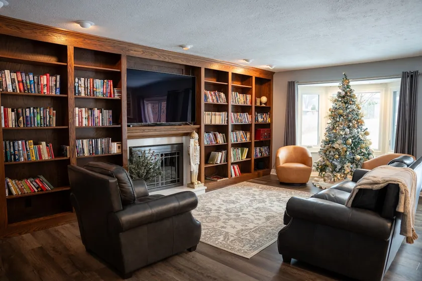 Las Lomas Luxury Home. - Image 1