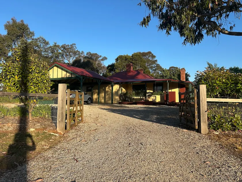 Lister Cottage - Image 1