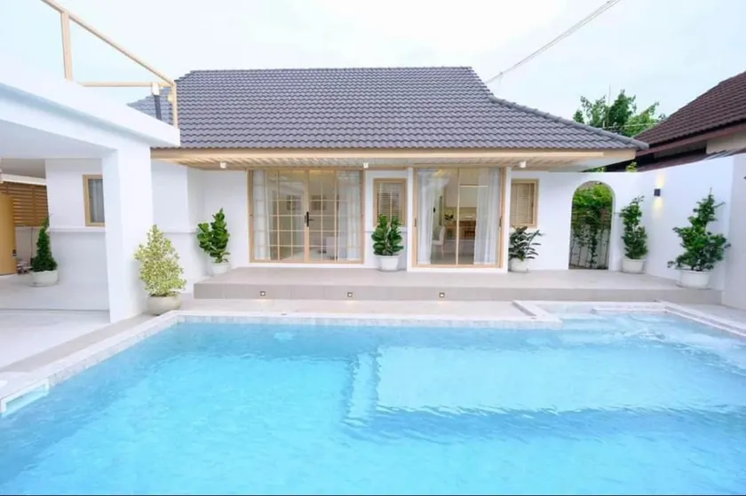 Muji Japanese-style pool villa - Image 1