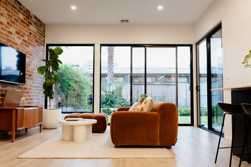 Stunning Central 3BR 2.5 bath near the Murray - Image 1