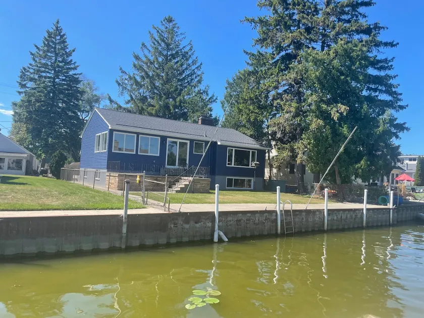 Lagoon Landing, Beautiful Home with Bay Access - Image 1