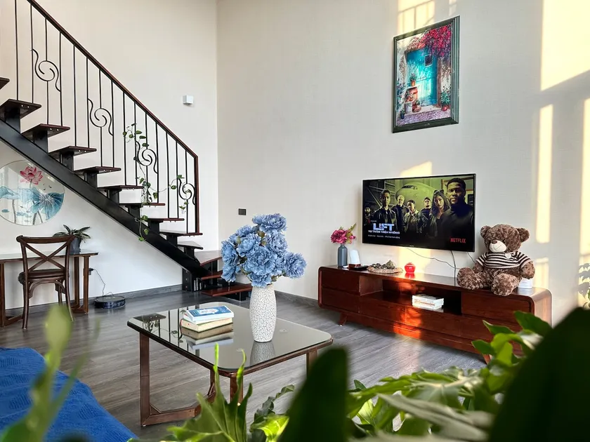 On 20th Fl! Serene & Modern Duplex near West Lake - Image 1