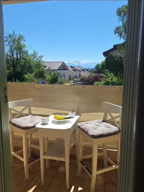 Balcony with Alpine views, garage and parking, Geneva 15 min - Image 1