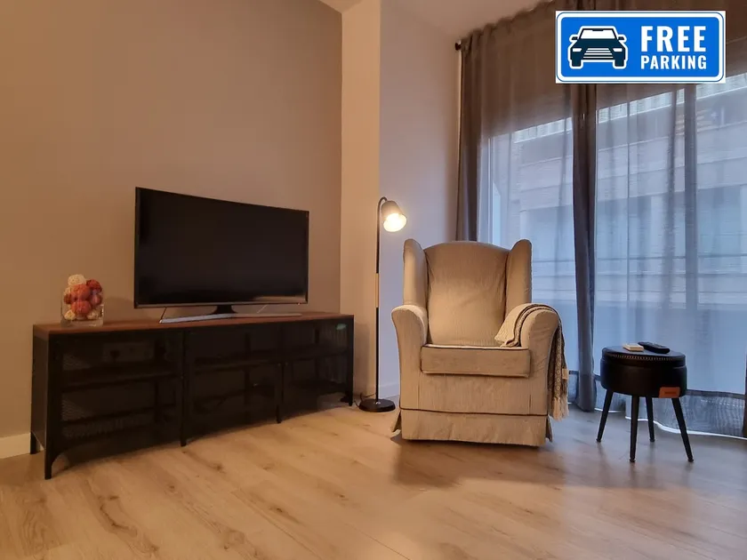 Apartment in downtown Manresa, parking, and EV charger - Image 1