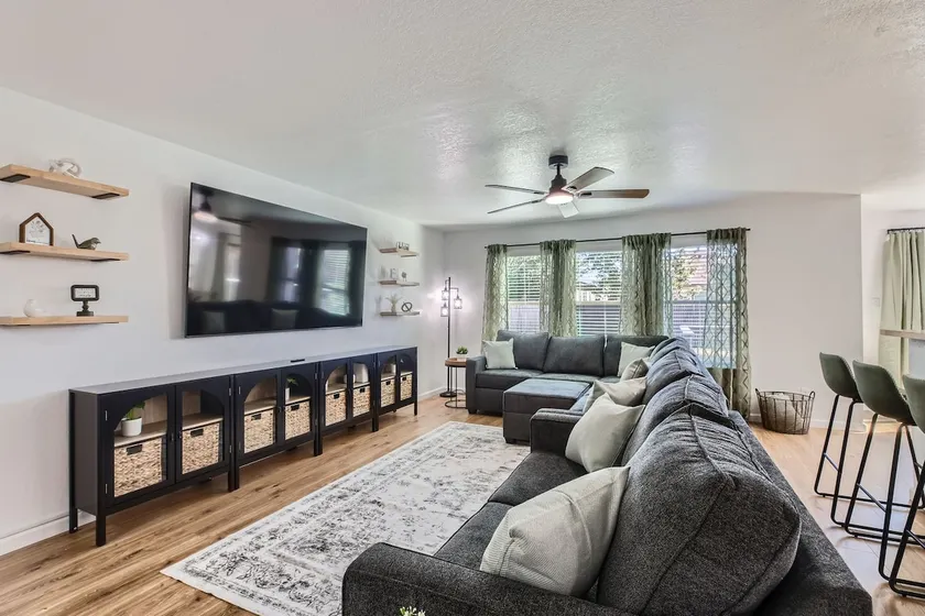 Gorgeous 5BR Gem w/ Arcade•Lackland BMT•Seaworld•! - Image 1