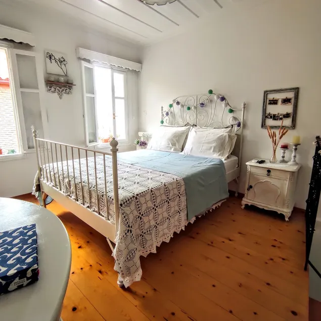 Cozy, Traditional Hideaway - Image 1