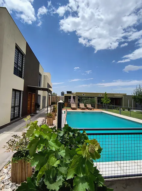 Modern duplex with pool near wineries - Image 1