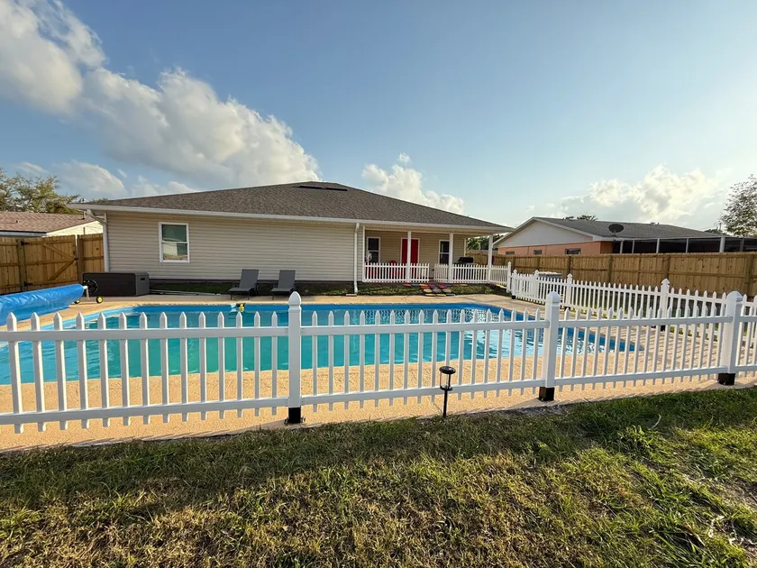 4/2 New Spacious Home w Optional Heated Pool - Image 1