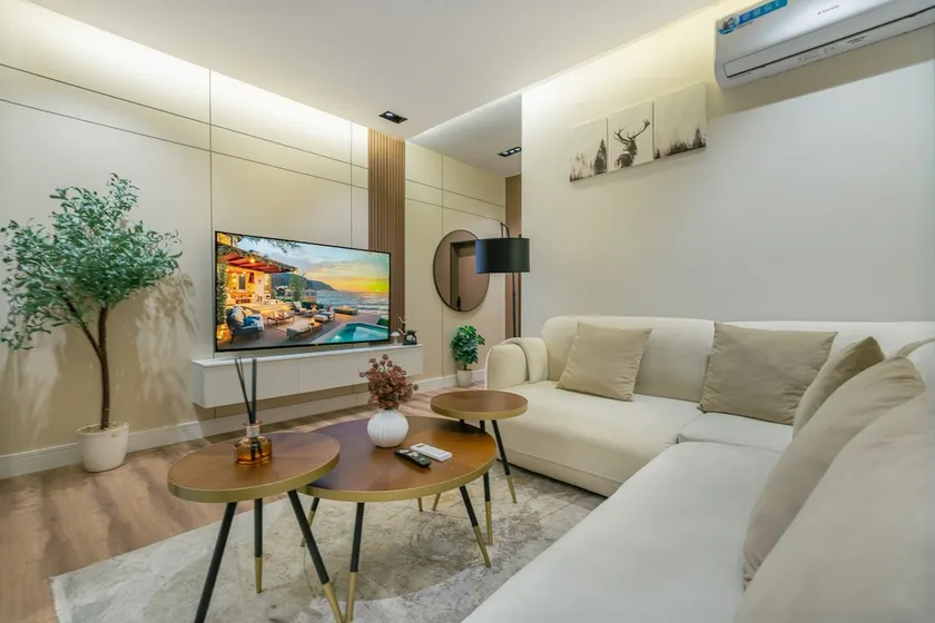 Self Check-in Apt | 75” TV | Near Boulevard - Image 1